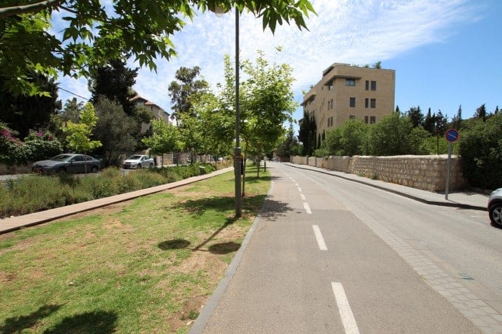 Baka, Harakevet road