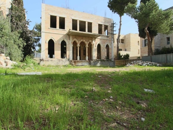 PRIVATE.HOUSE OLD.KATAMON.4.SALE