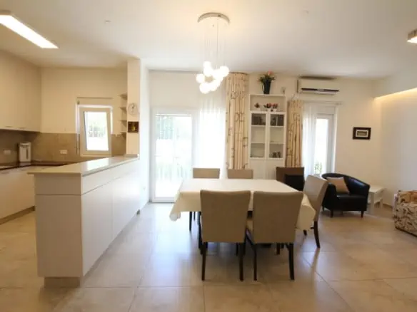 Shmuel.Hanagid.st.2br.airbnb.apt