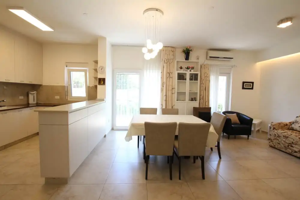 Shmuel.Hanagid.st.2br.airbnb.apt