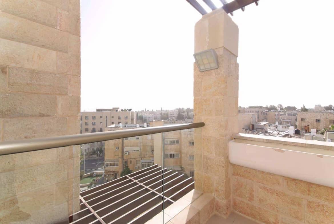 Vacation.rental.apartment.4br.david.crown.Jerusalem