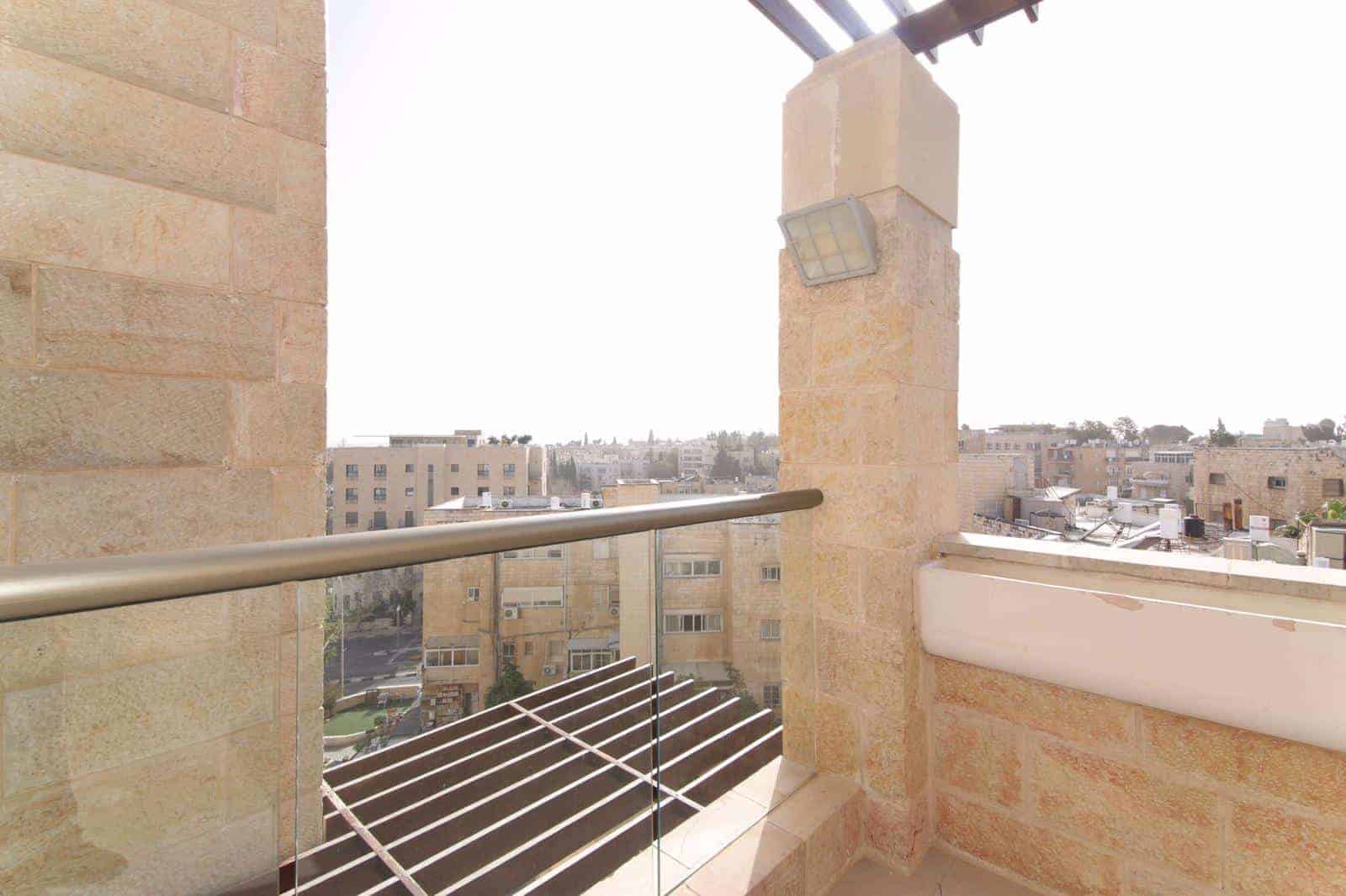 Vacation.rental.apartment.4br.david.crown.Jerusalem