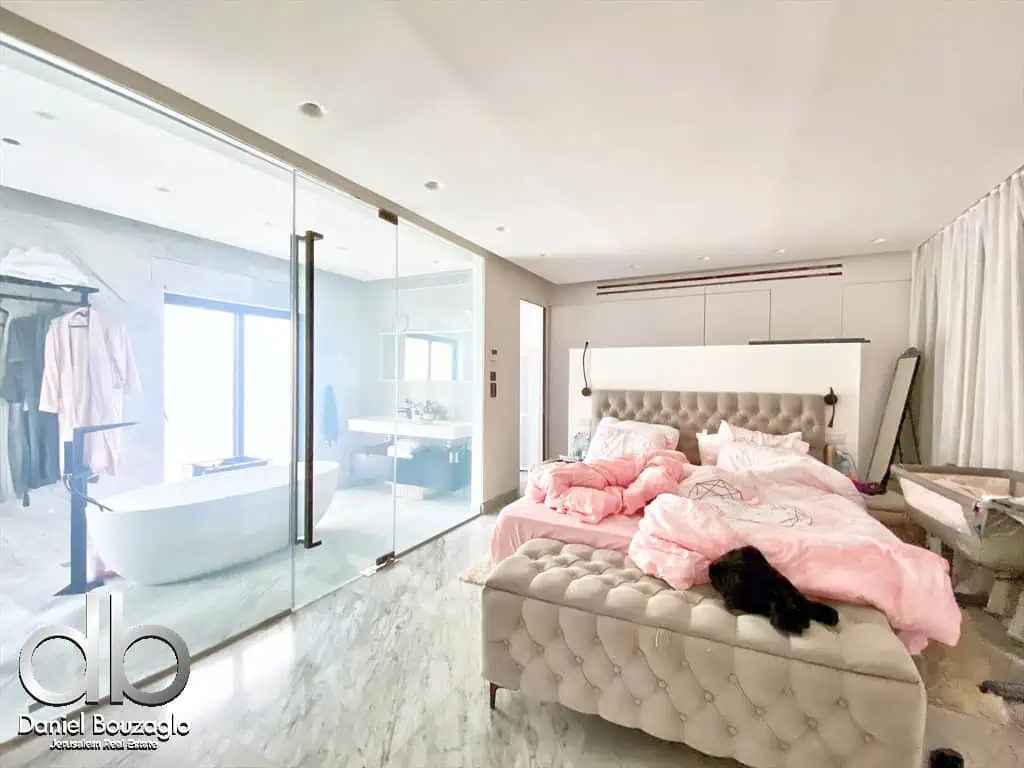 Villa in Malcha with swimming pool