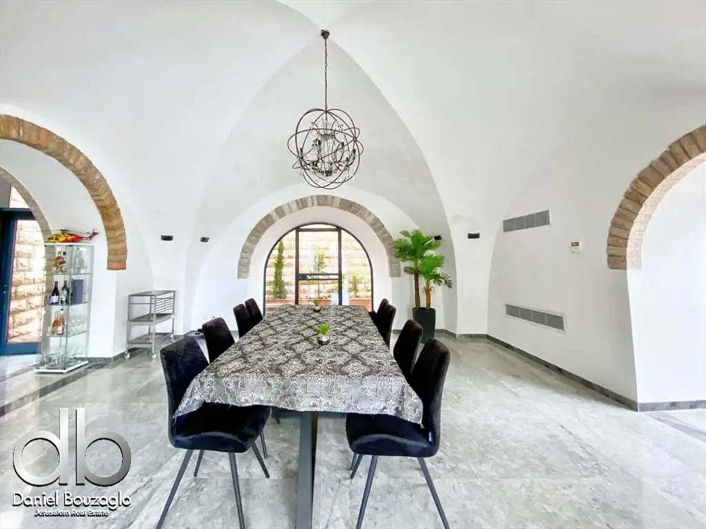 Villa in Malcha with swimming pool