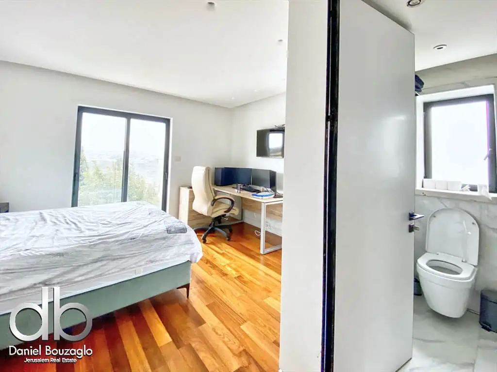 Villa in Malcha with swimming pool