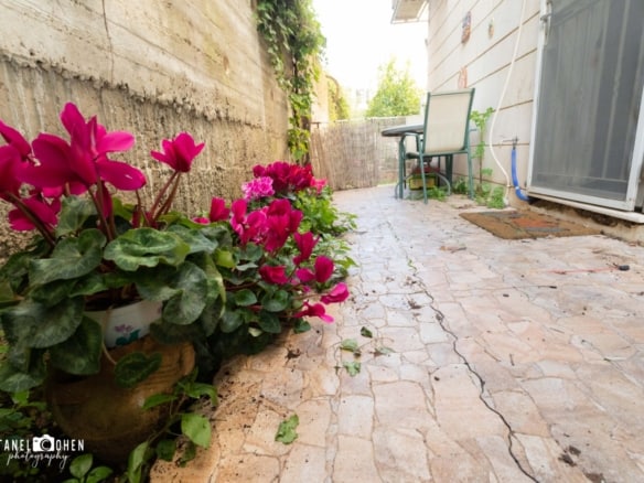 Ein.Rogel.street.3br.rental.Jeursalem