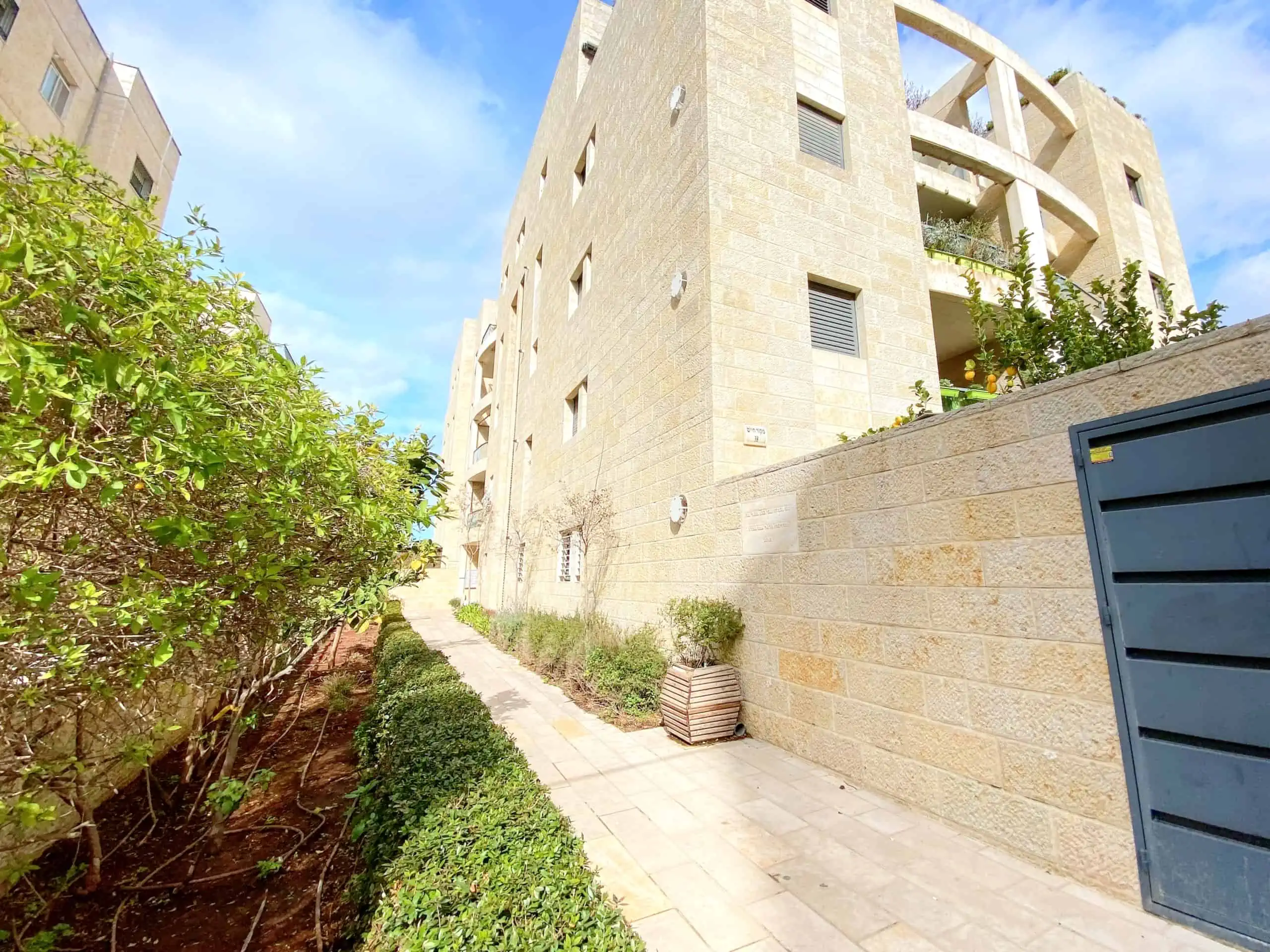 מקור חיים מיני פנטהאוז