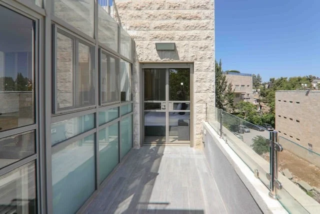 Balfor corner of bartenura street - mini penthouse