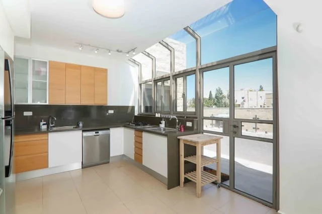 Balfor corner of bartenura street - mini penthouse