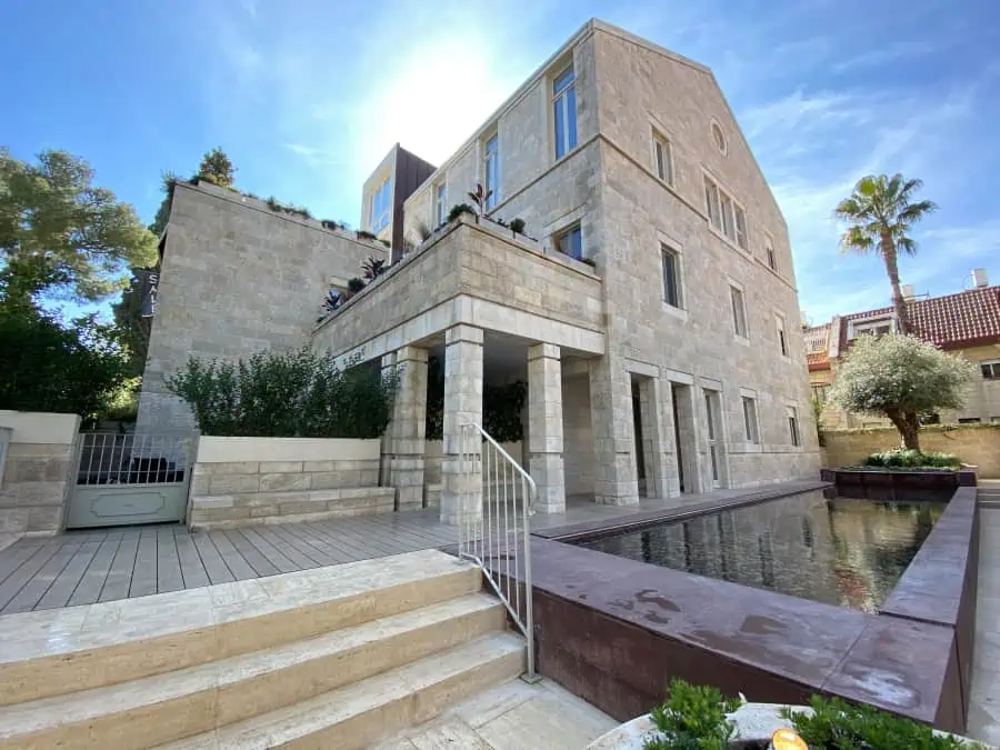 Cremieux.street.Penthouse.4sale