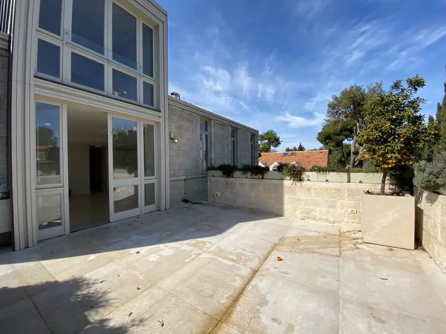 Cremieux.street.Penthouse.4sale