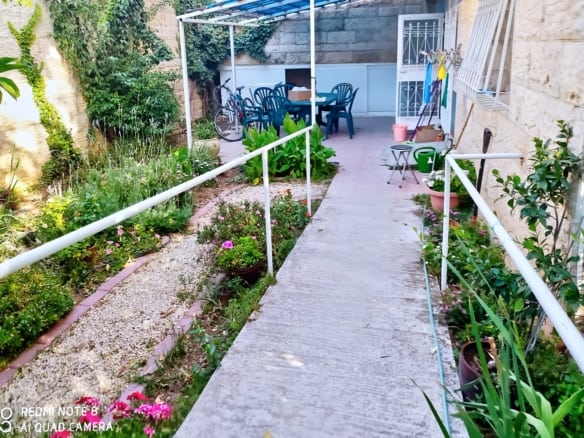 דירת גן ברחוב בורלא שכונת ניות ירושלים למכירה