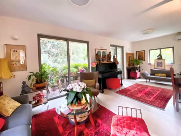 Rechaviauniquerenovated2br