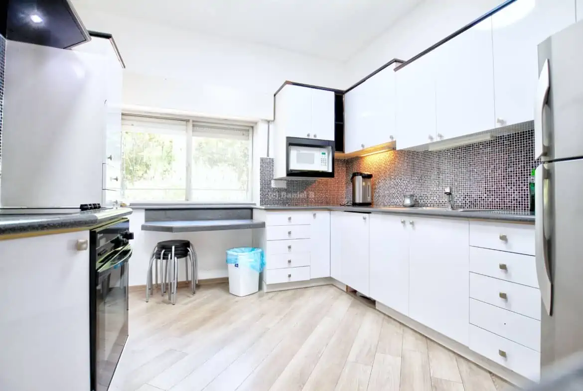 Garden.APartment.Jabotisnky.Jerusalem