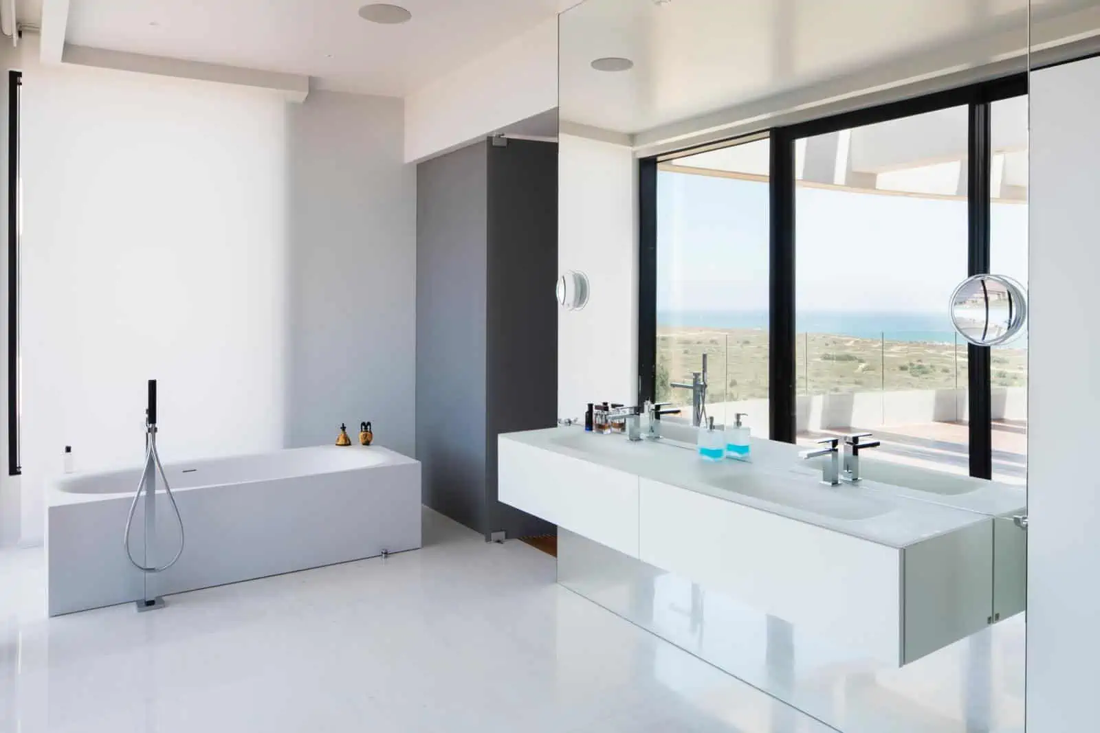 פרוייקט בלו תל אביב קומה שלמה למכירה