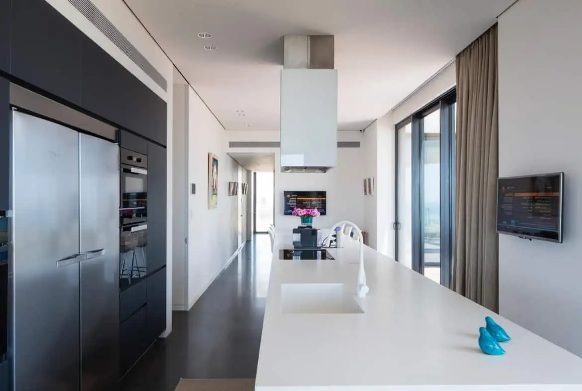 פרוייקט בלו תל אביב קומה שלמה למכירה