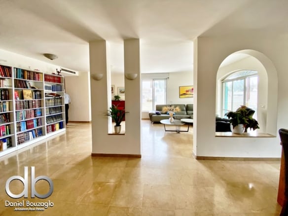 Penthouse.for.sale.lloeyd.george.street