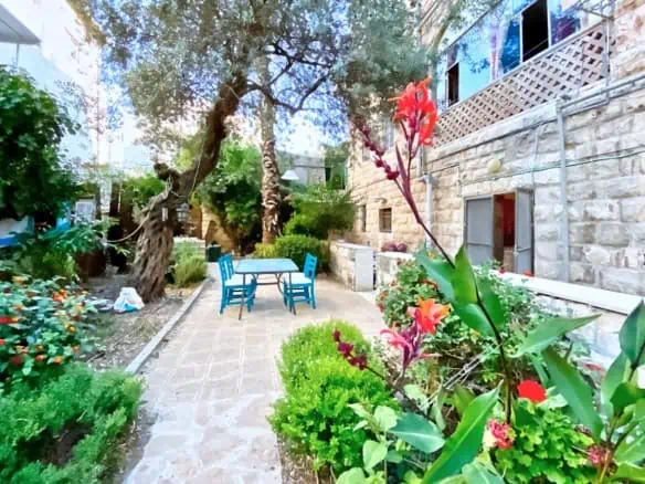 Beith.Eshel.street.Garden.ap