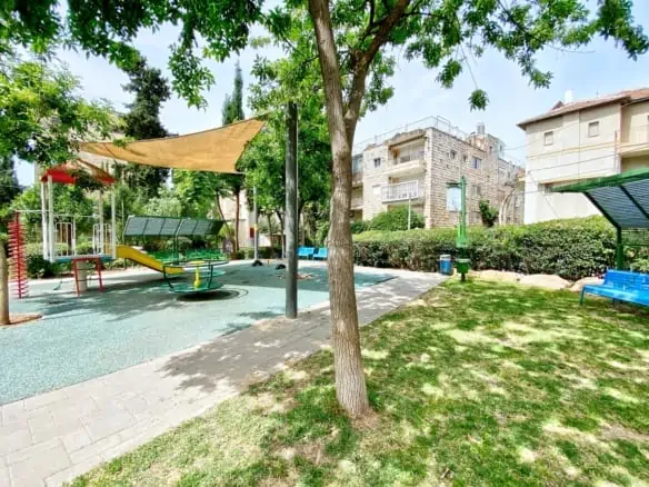 4br.apartment.Magnes.street