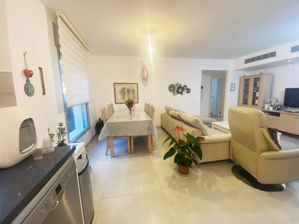 DBL94 REsale 3BR