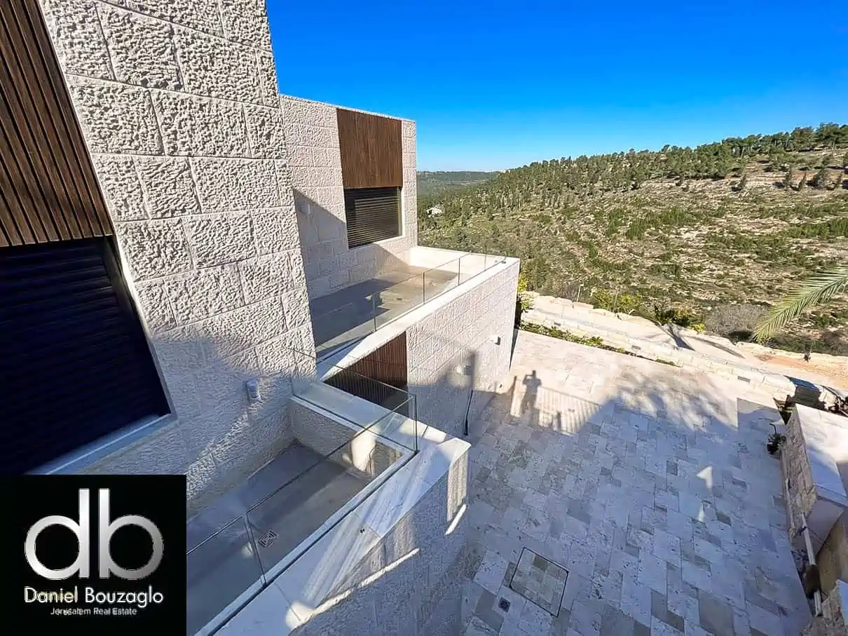 Shamaryao Levin Villa with view