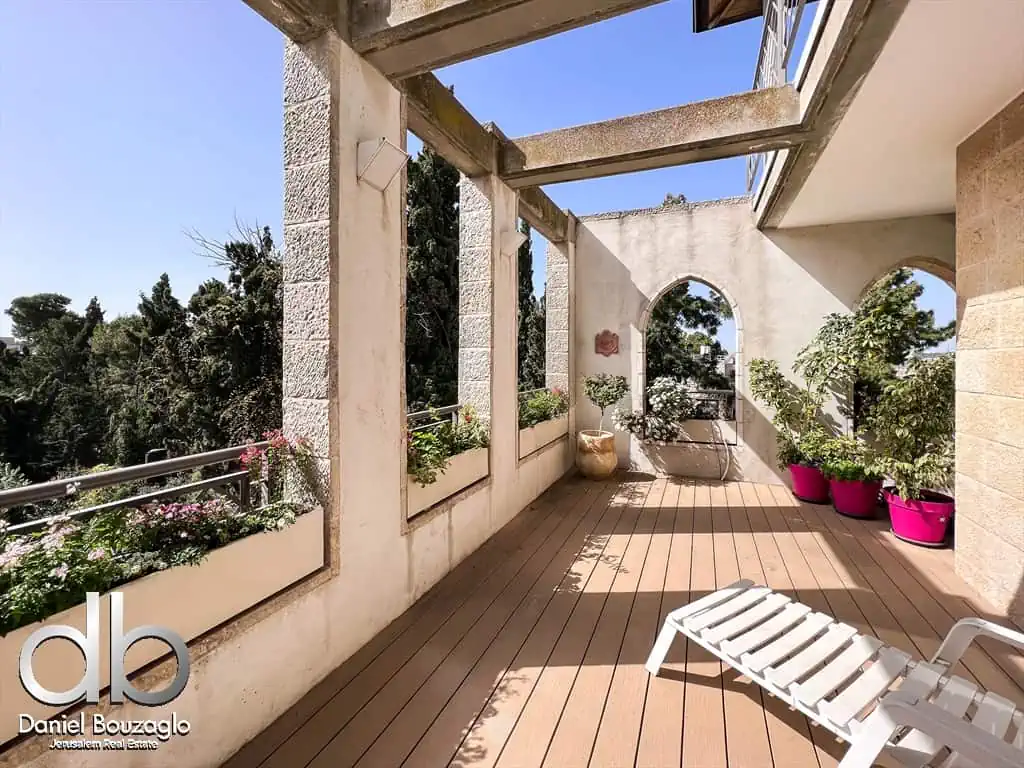 Abu.Tor.Duplex.Penthouse.