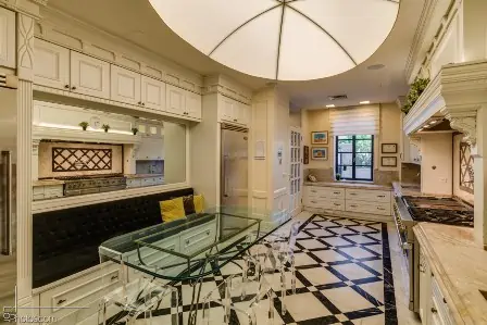 PRIVATE.HOUSE.RECHAVIA