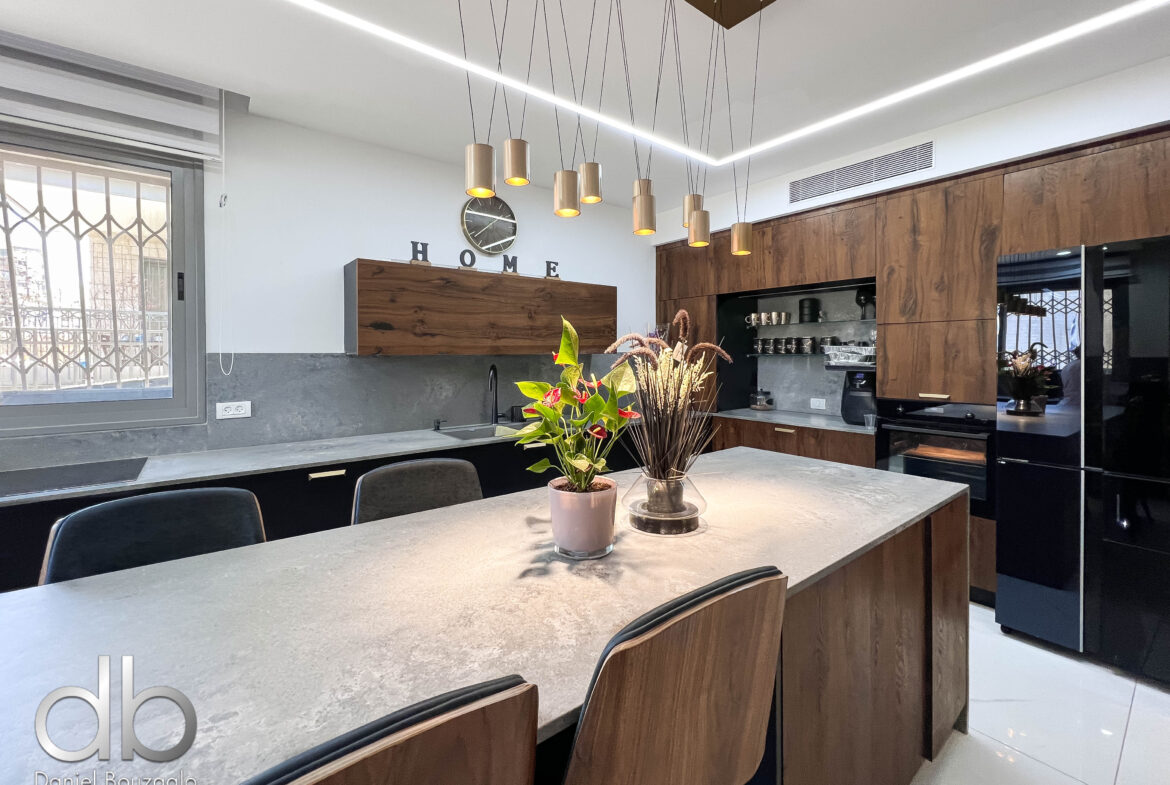 Hashofet Chaim Cohen Garden Apt-10 Hashofet Chaim Cohen Garden Apt for sale