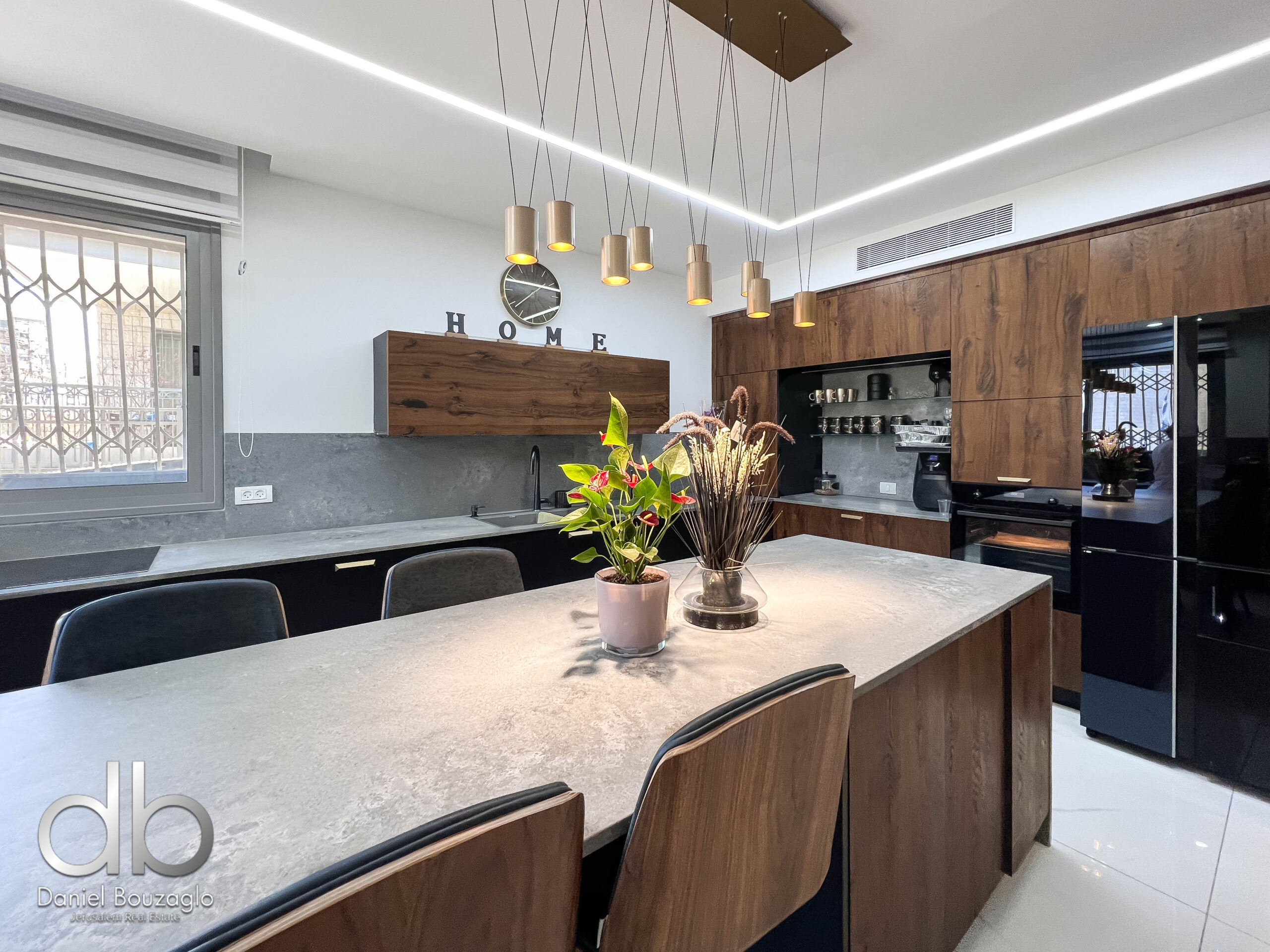 Hashofet Chaim Cohen Garden Apt for sale
