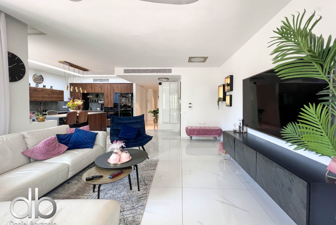 Hashofet Chaim Cohen Garden Apt-16 Hashofet Chaim Cohen Garden Apt for sale