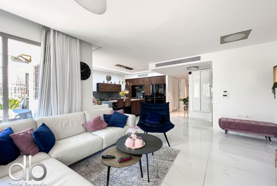 Hashofet Chaim Cohen Garden Apt-17 Hashofet Chaim Cohen Garden Apt for sale