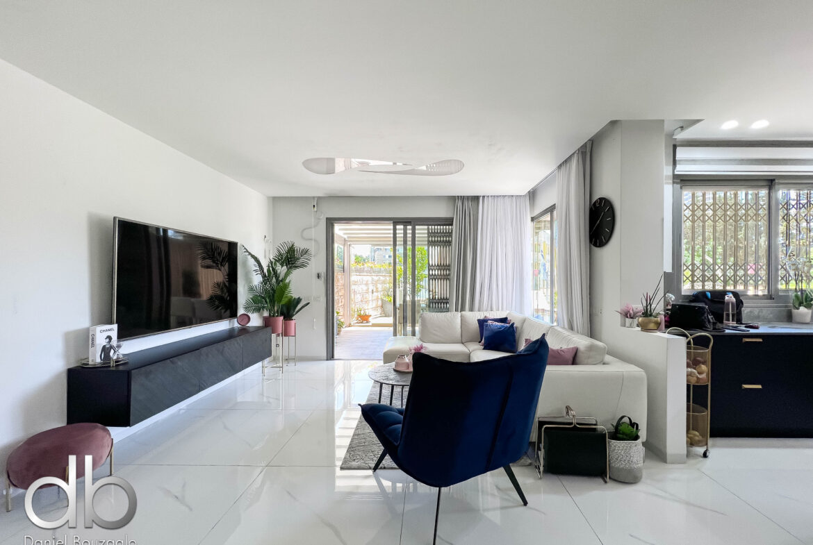 Hashofet Chaim Cohen Garden Apt-7 Hashofet Chaim Cohen Garden Apt for sale