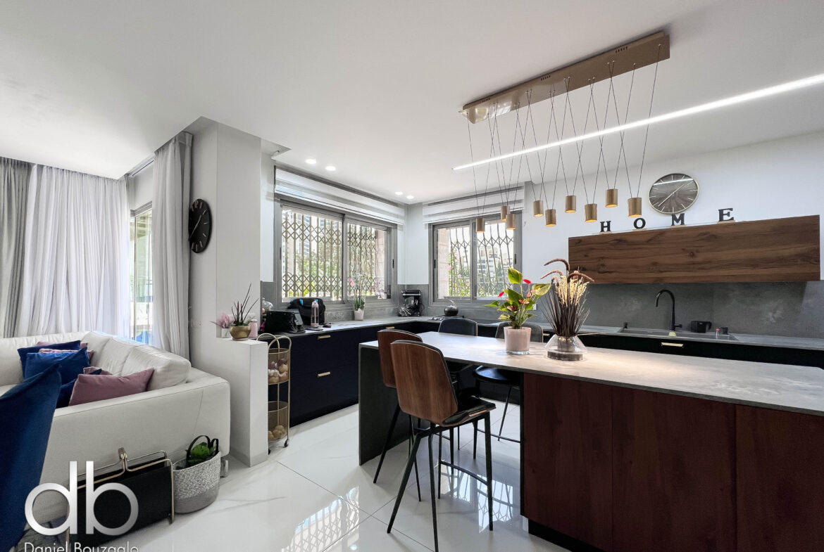 Hashofet Chaim Cohen Garden Apt for sale