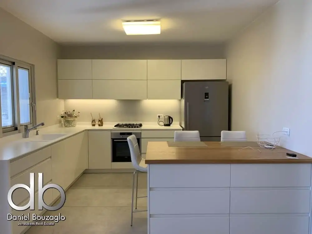 Aminadav.st.abu-tor.jerusalem.3br.rental