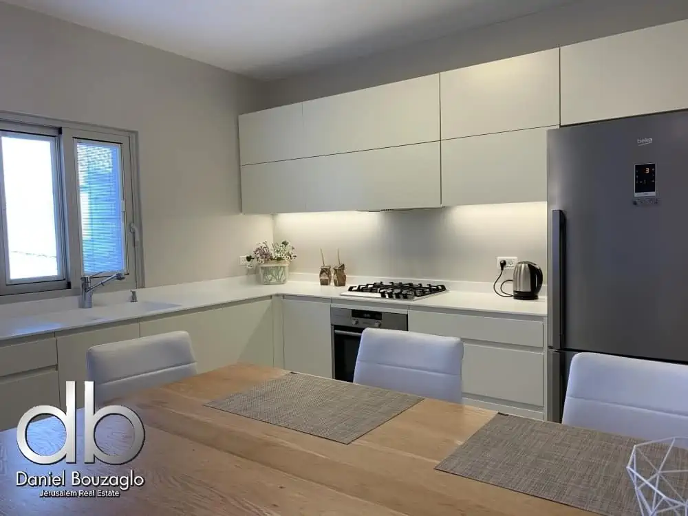 Aminadav.st.abu-tor.jerusalem.3br.rental