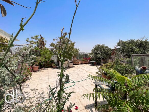 Hebron Rd Penthouse With Roof