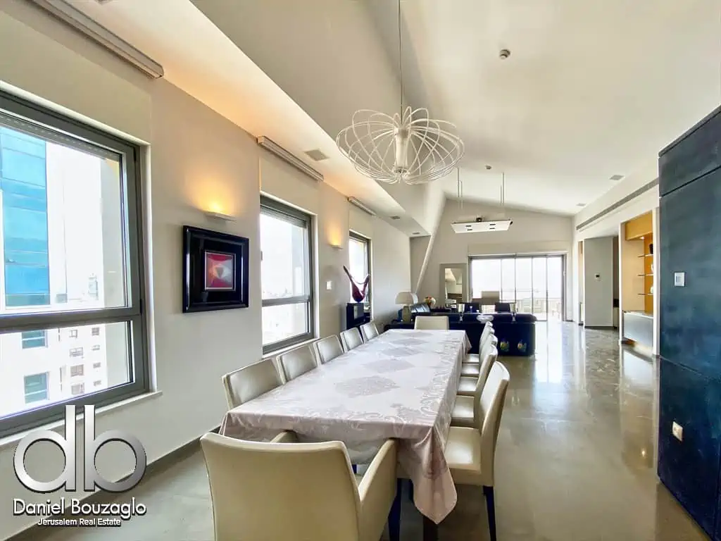 Rabbi.Akiva.street.Penthouse