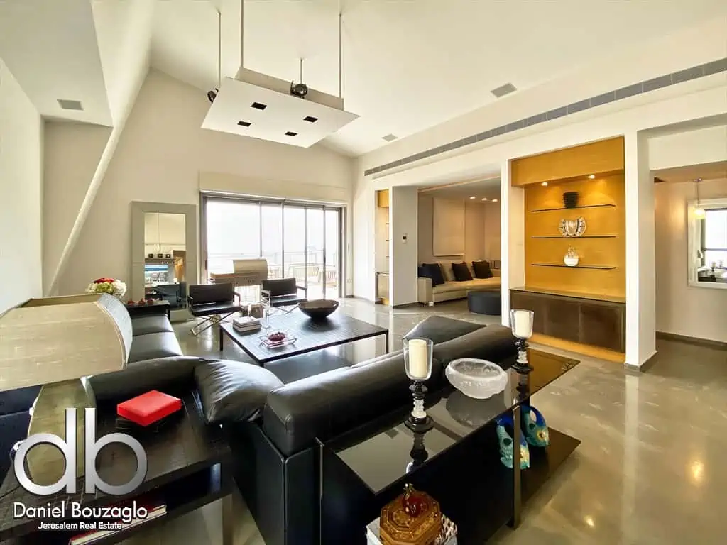 Rabbi.Akiva.street.Penthouse