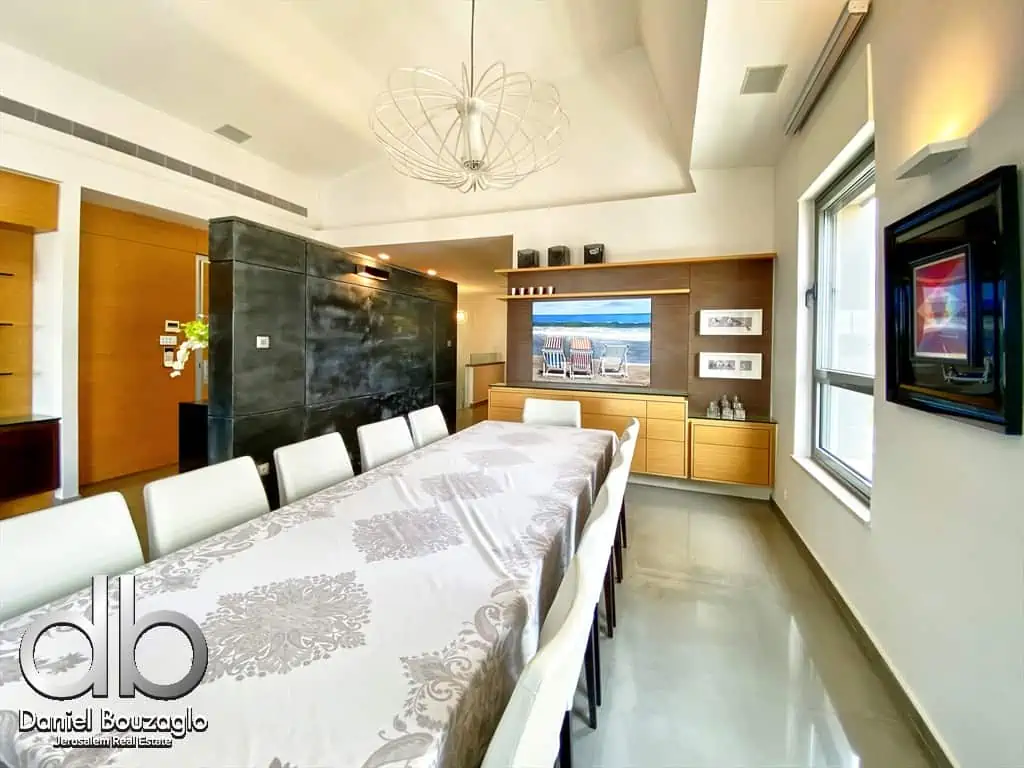 Rabbi.Akiva.street.Penthouse