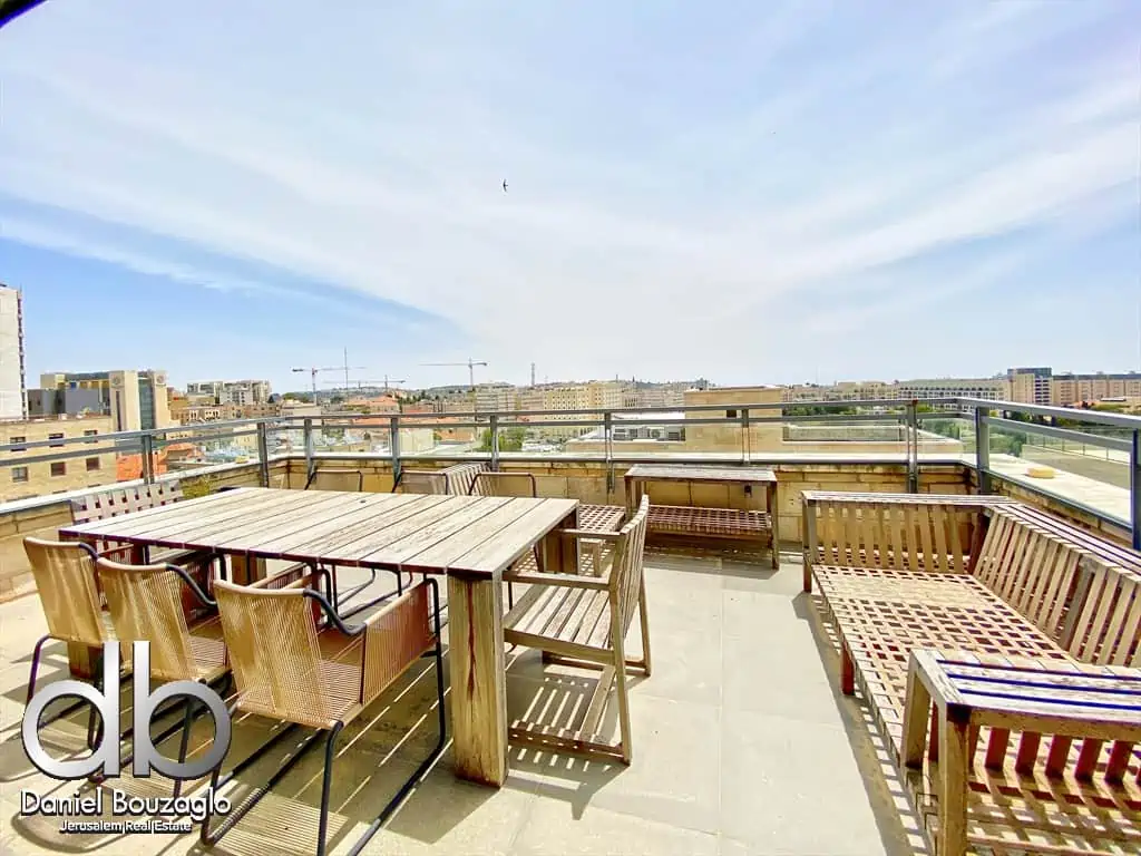 Rabbi.Akiva.street.Penthouse