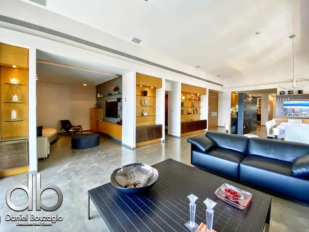Rabbi.Akiva.street.Penthouse