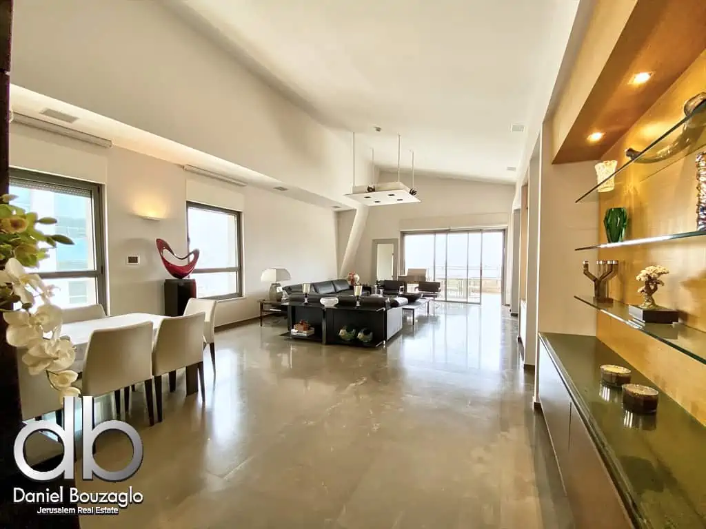 Rabbi.Akiva.street.Penthouse