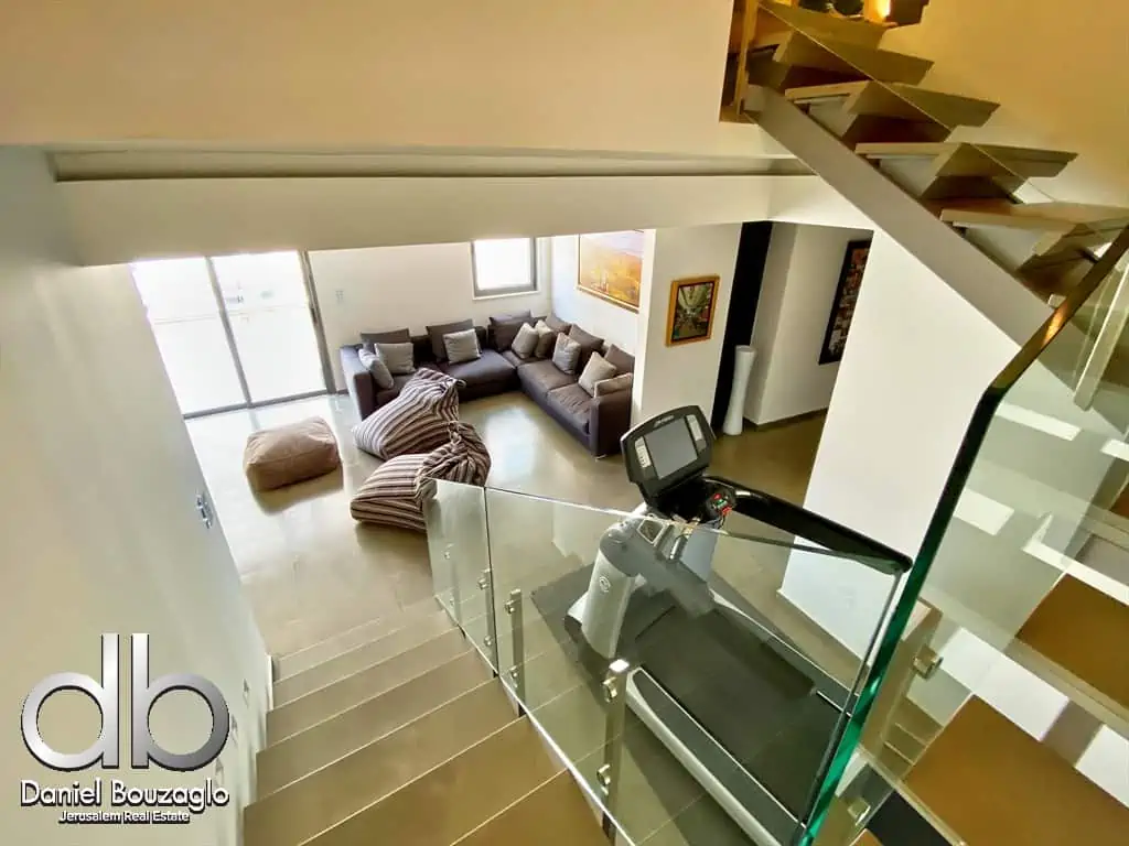 Rabbi.Akiva.street.Penthouse