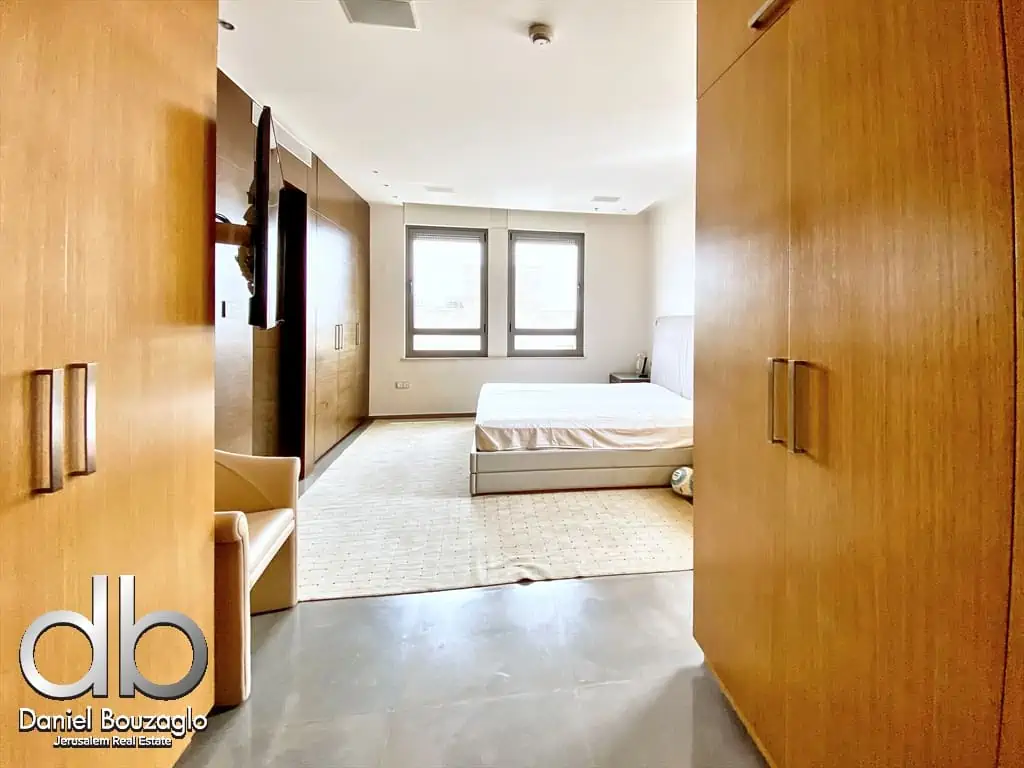 Rabbi.Akiva.street.Penthouse