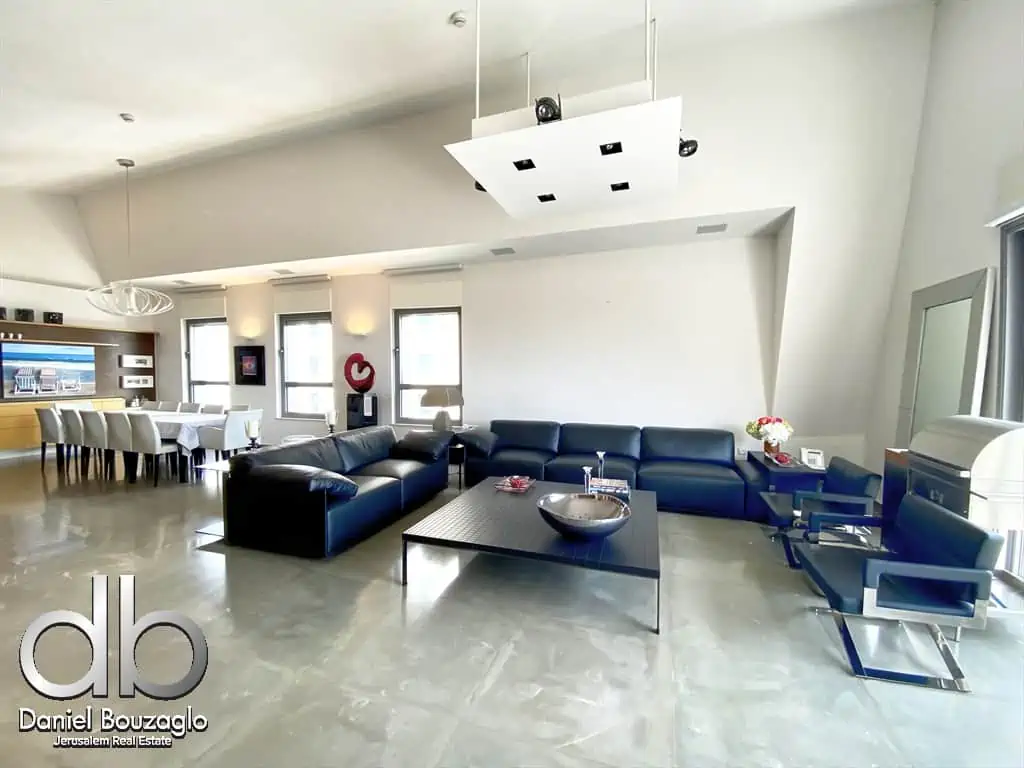 Rabbi.Akiva.street.Penthouse