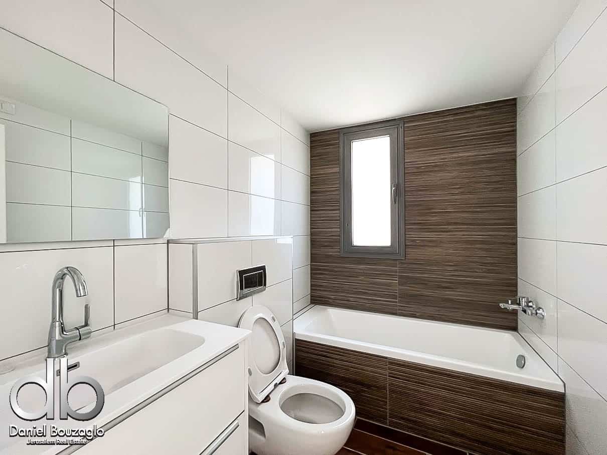 Shirat Haneviim 3br resale