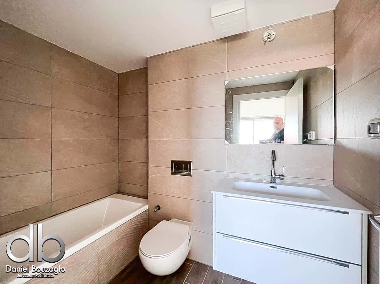 Shirat Haneviim 3br resale
