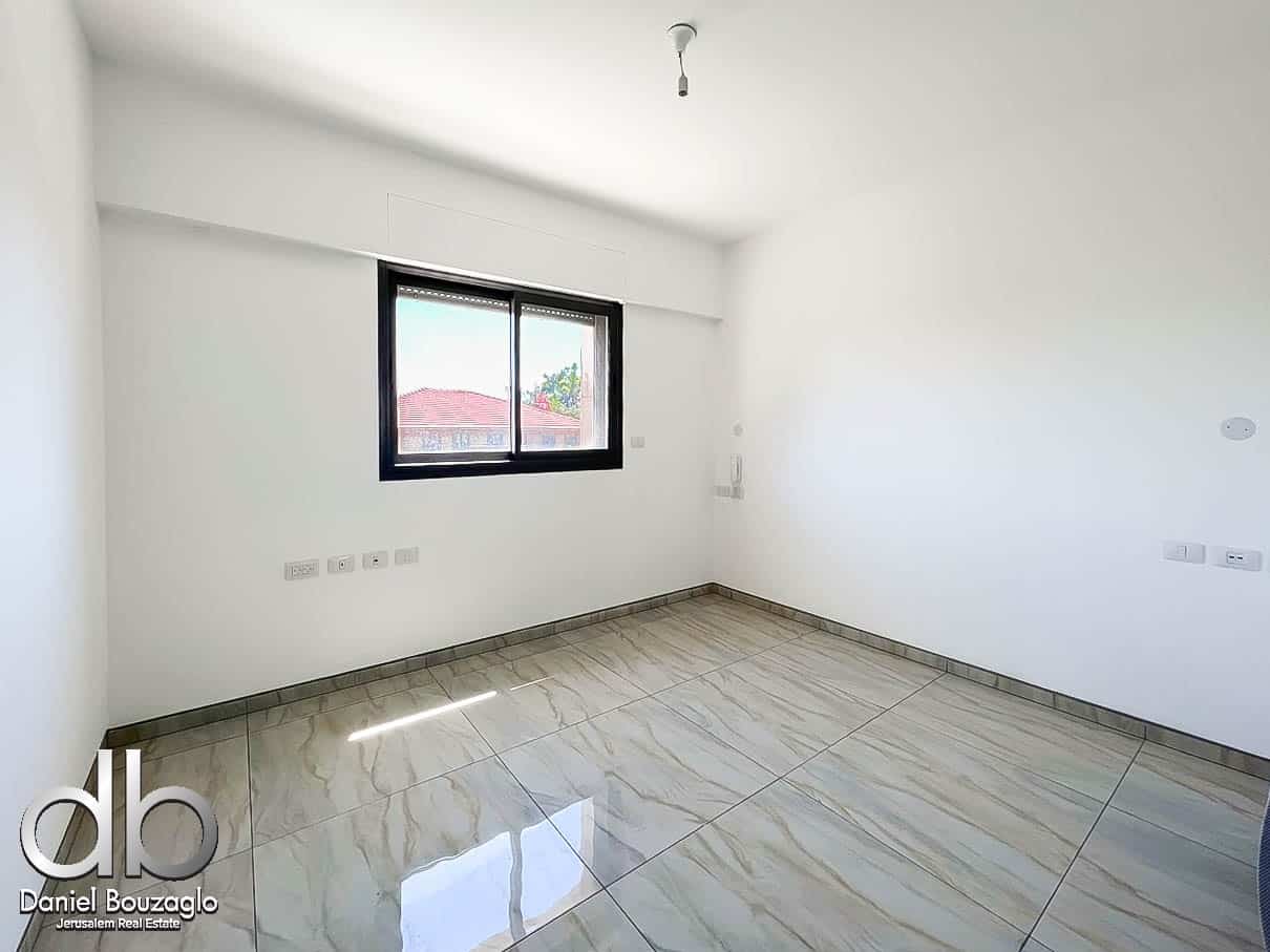 Shirat Haneviim 3br resale
