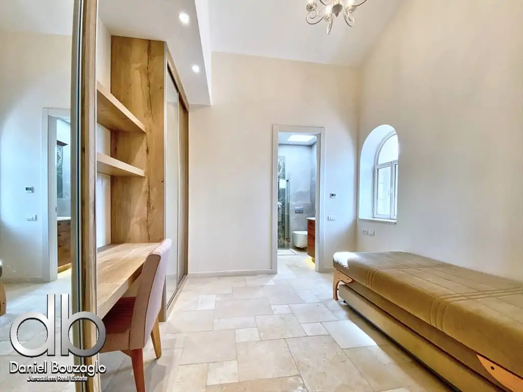 Tzvi.Gretz.street.Penthouse.Templer
