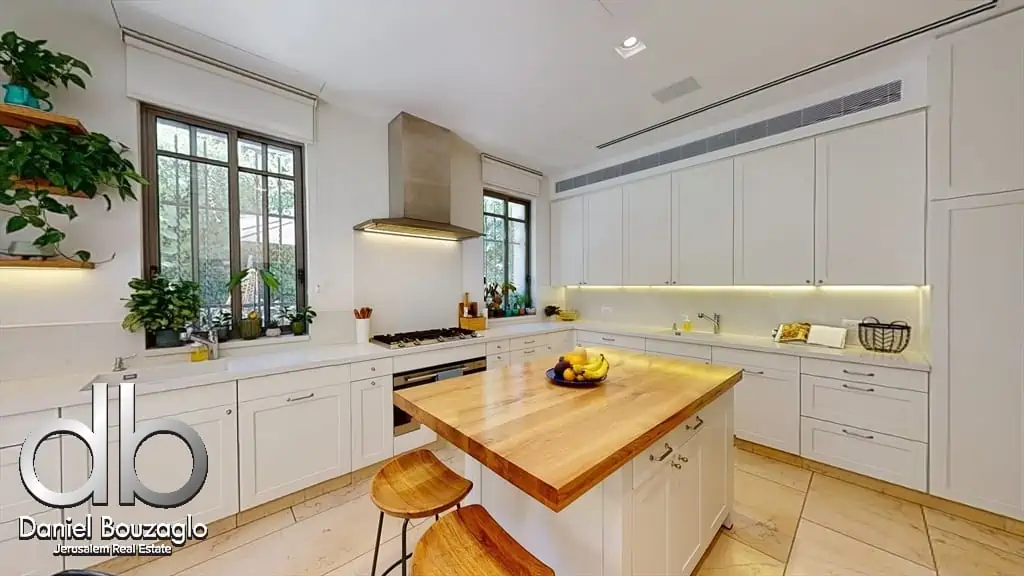 Chizkiyaho Hamelech 400sqm Garden Apartment for sale